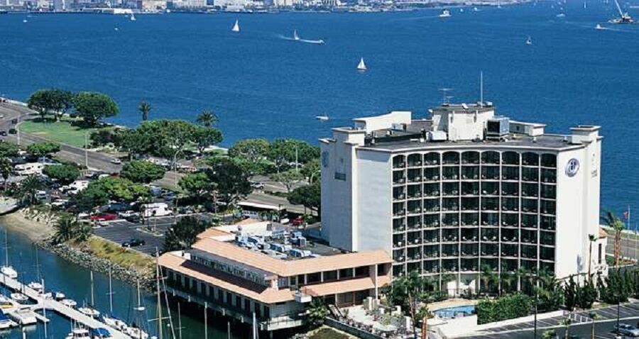 Hilton Airport/harbor Island 3*